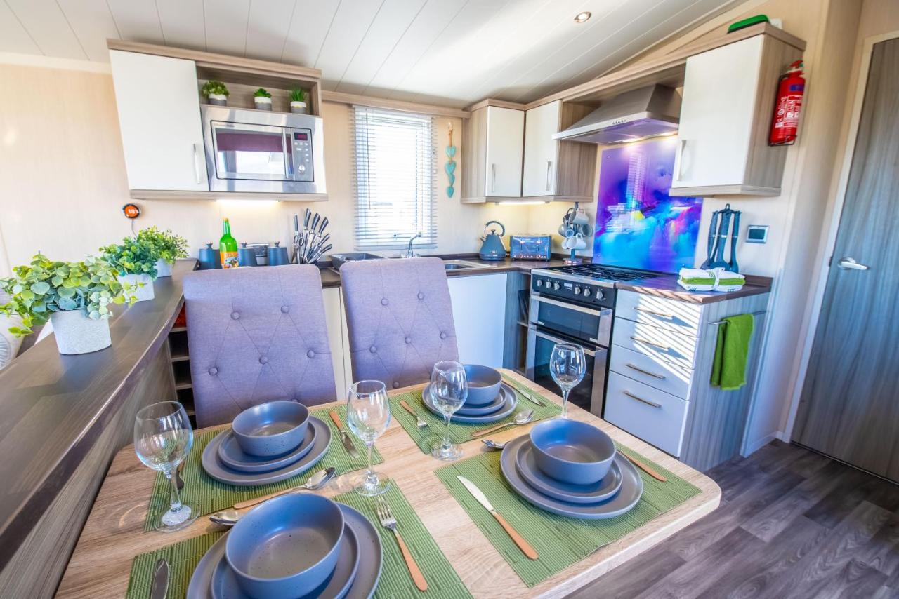 Sea 'N' Stars Platinum Plus Holiday Home With Views, Free Wifi And Netflix Camber Luaran gambar